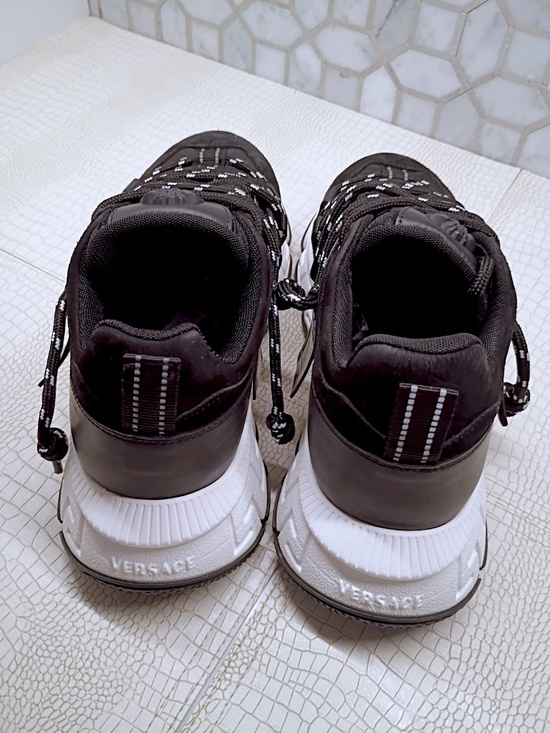 Rare  Brand New Classic Elegant Versace Trigreca Black Sneakers Size 40 EU main image 12